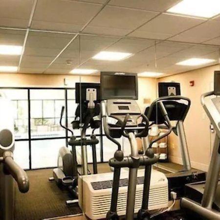 שרונוויל Chester Inn & Suites מראה חיצוני תמונה
