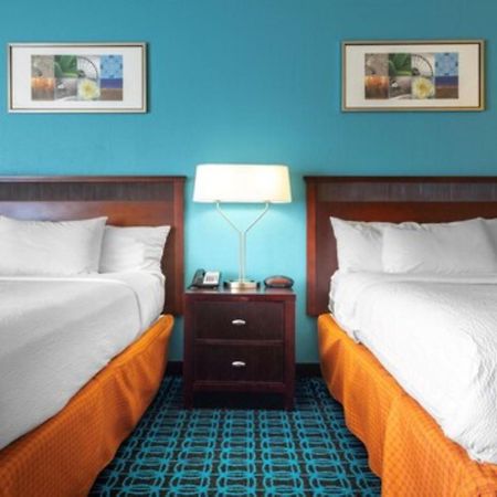 שרונוויל Chester Inn & Suites מראה חיצוני תמונה
