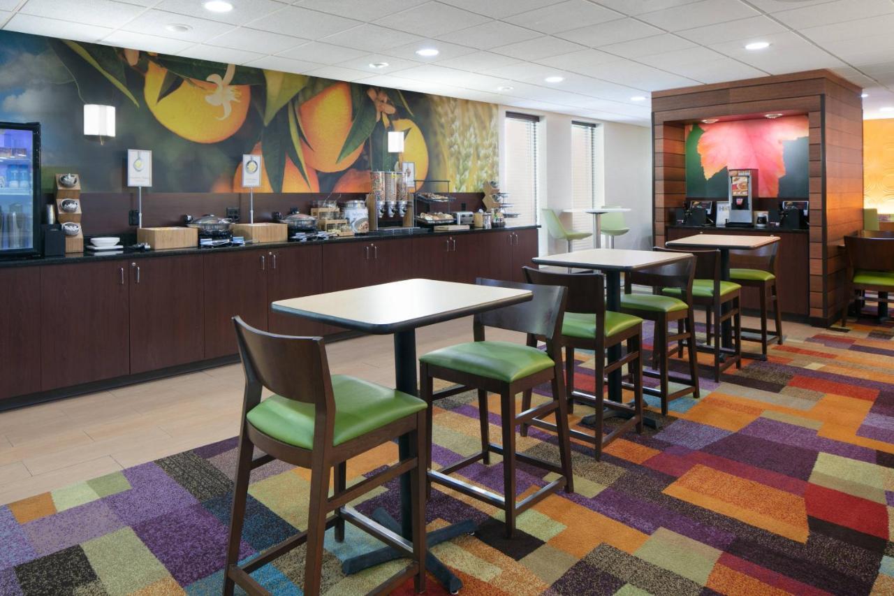 שרונוויל Chester Inn & Suites מראה חיצוני תמונה
