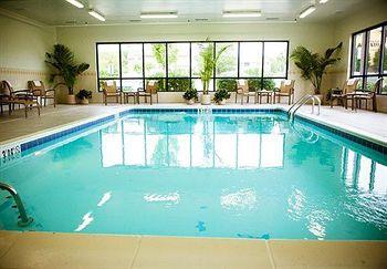 שרונוויל Chester Inn & Suites מראה חיצוני תמונה
