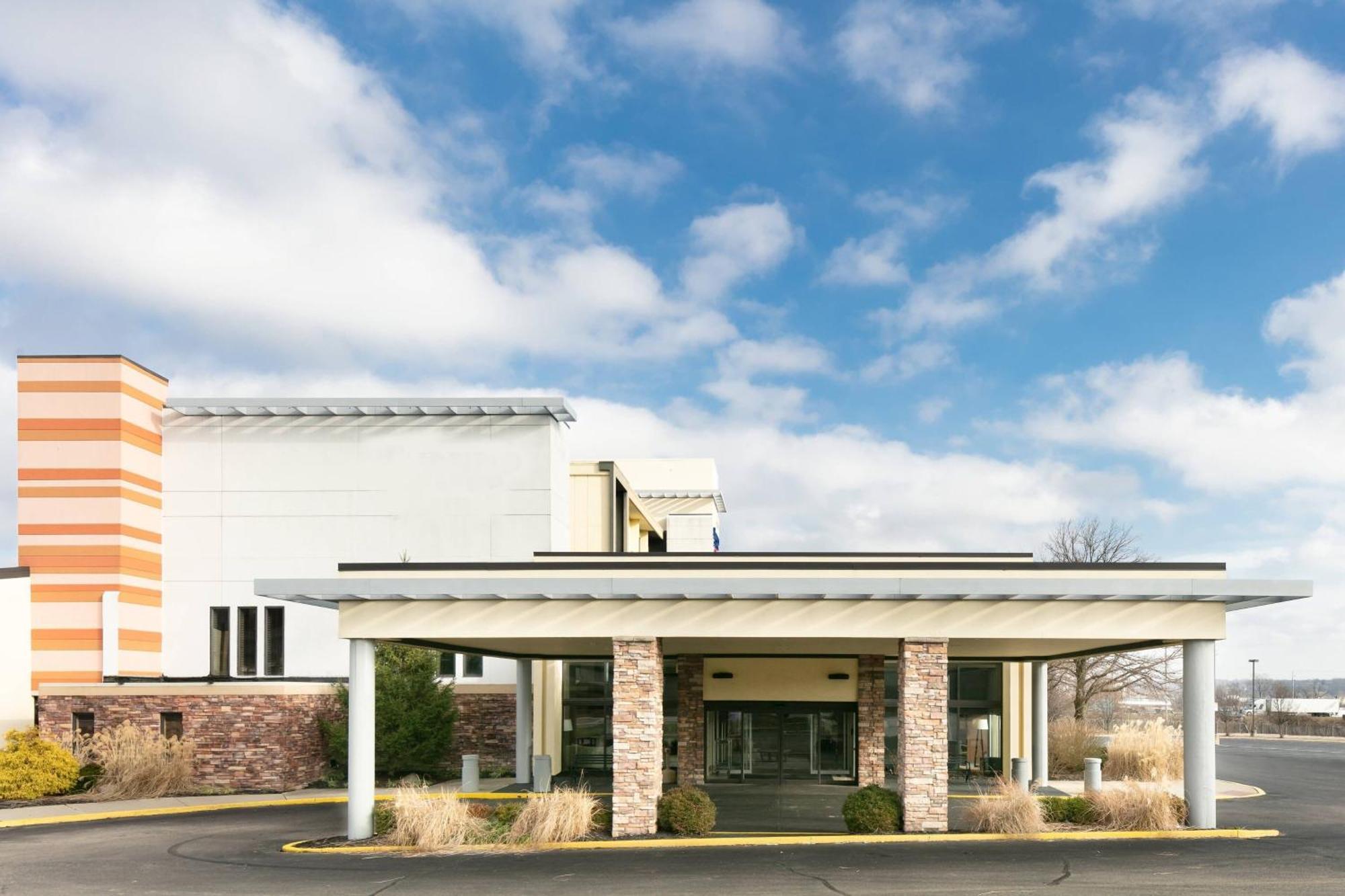 שרונוויל Chester Inn & Suites מראה חיצוני תמונה