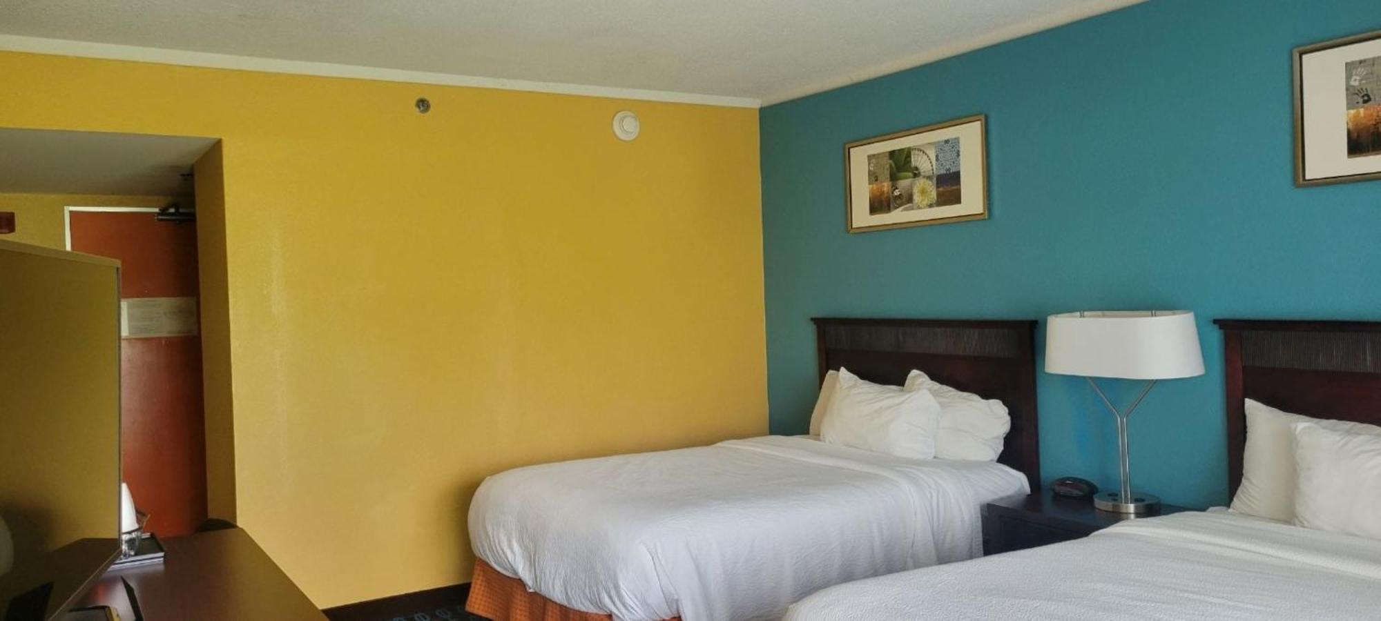 שרונוויל Chester Inn & Suites מראה חיצוני תמונה