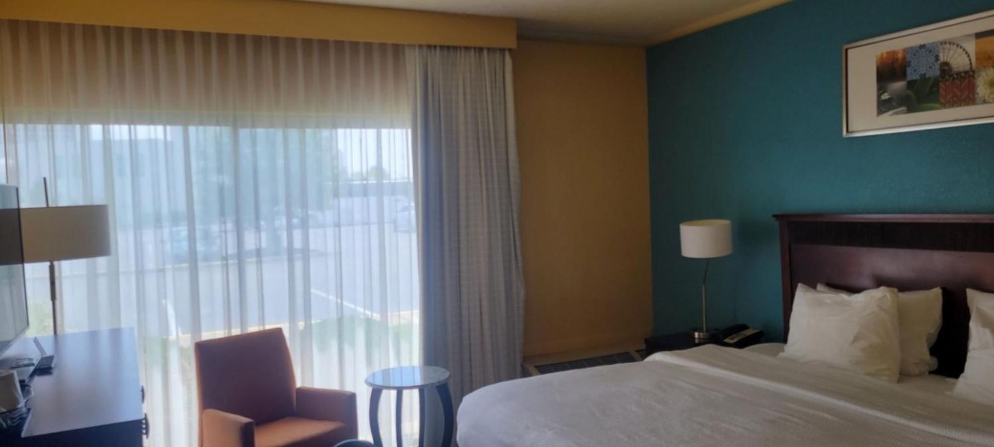 שרונוויל Chester Inn & Suites מראה חיצוני תמונה