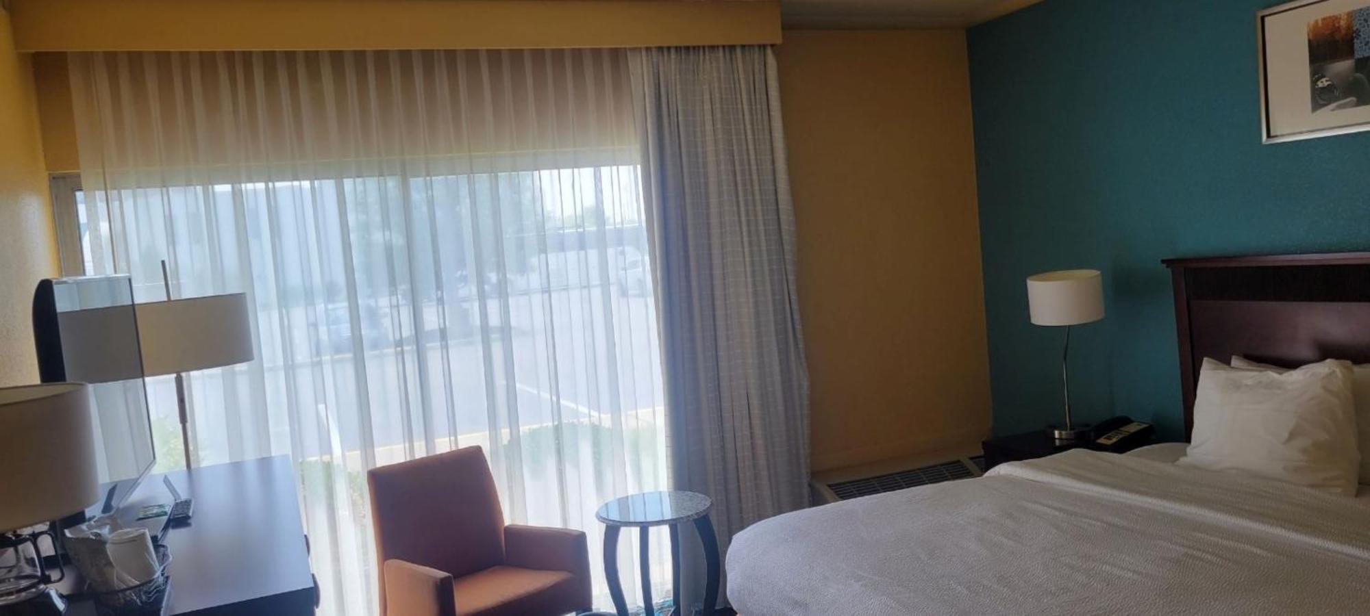 שרונוויל Chester Inn & Suites מראה חיצוני תמונה