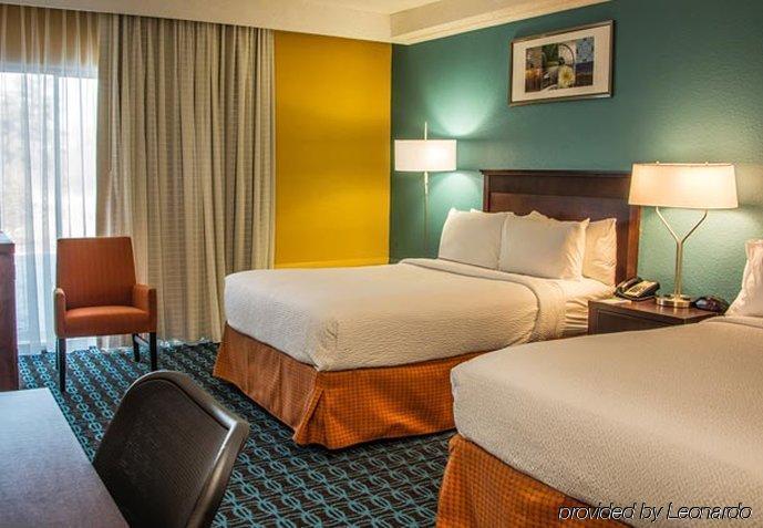 שרונוויל Chester Inn & Suites מראה חיצוני תמונה